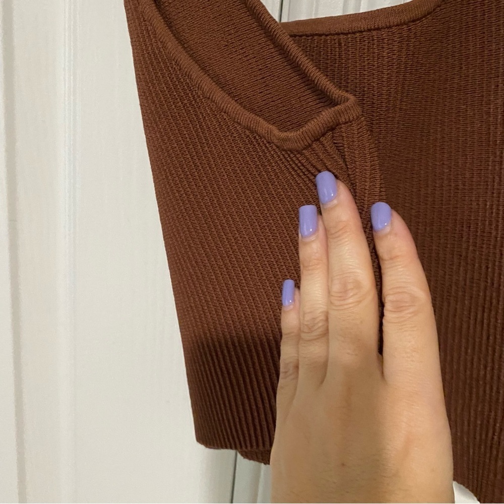 Aritzia | Babaton Sculpt Knit Squareneck Cropped Tank. Large Brown. - Picture 2 of 9